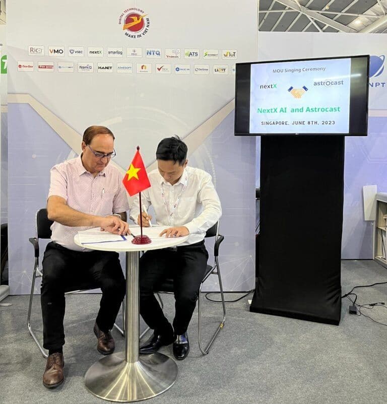 Kí kết hợp tác với Astrocast tại Asia Tech X Singapore